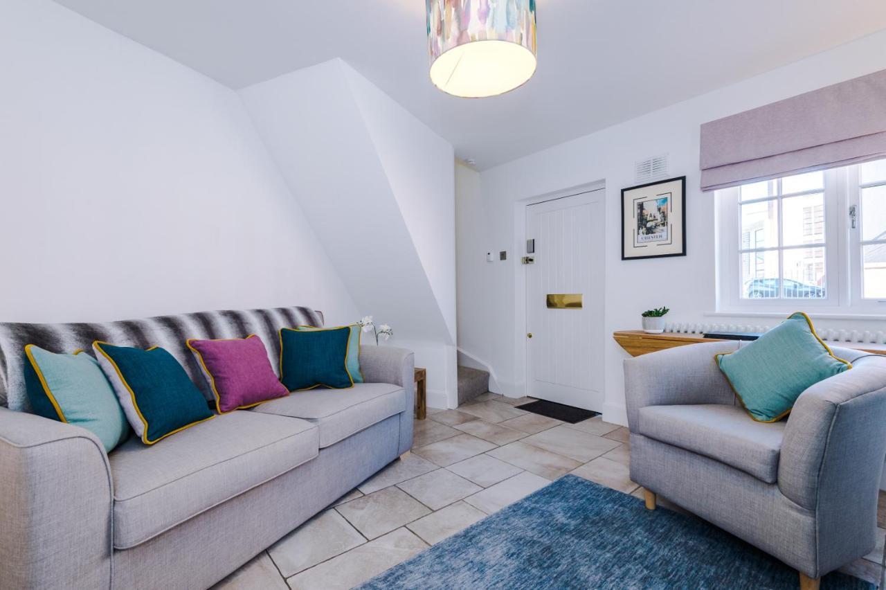 Stylish Home With Canal Views Chester Eksteriør billede