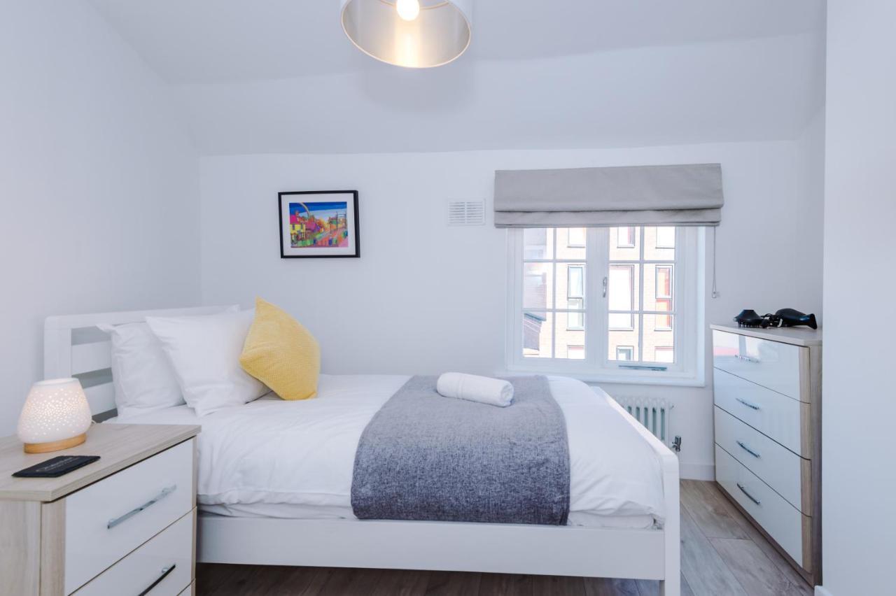 Stylish Home With Canal Views Chester Eksteriør billede